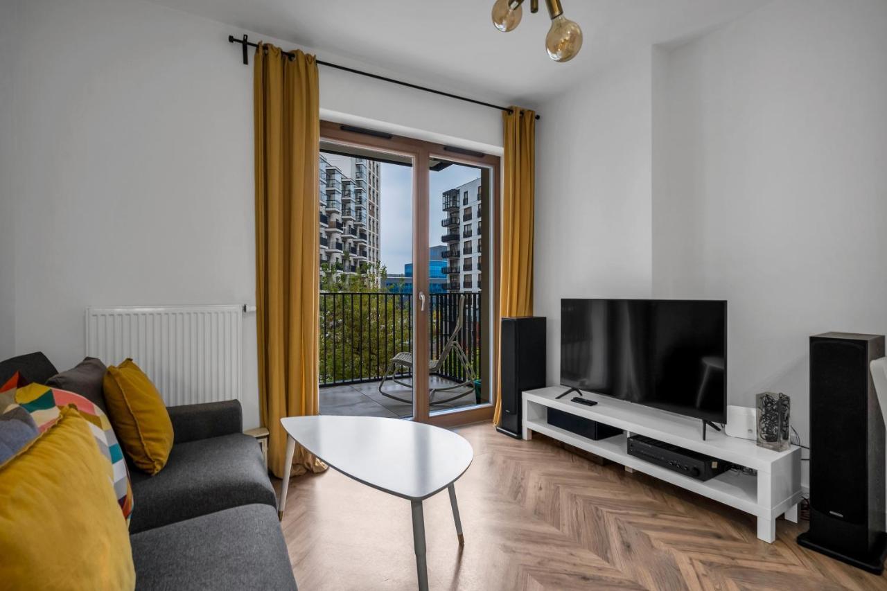 Business District Apartment - Parking, Balcony By Rentujemy Варшава Екстериор снимка